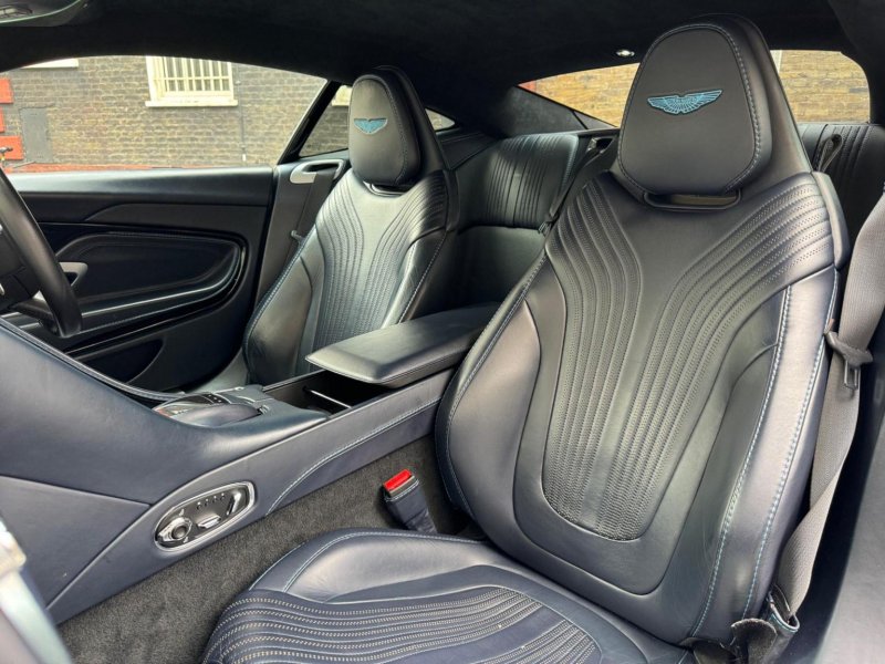 ASTON MARTIN DB11