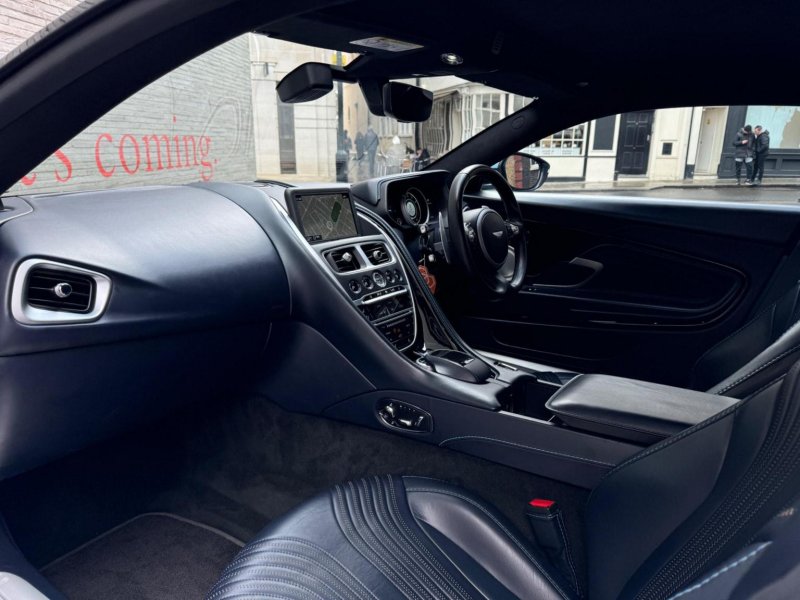 ASTON MARTIN DB11