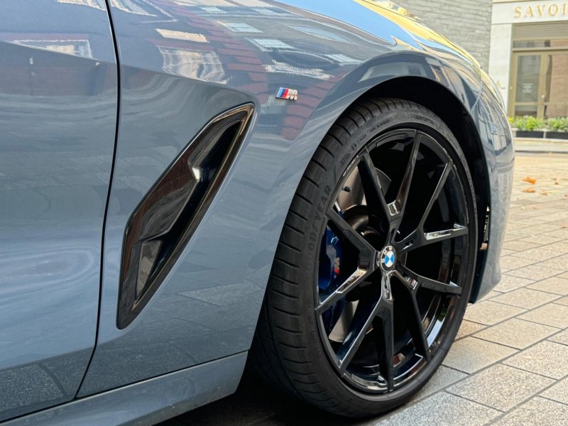 BMW 8 SERIES