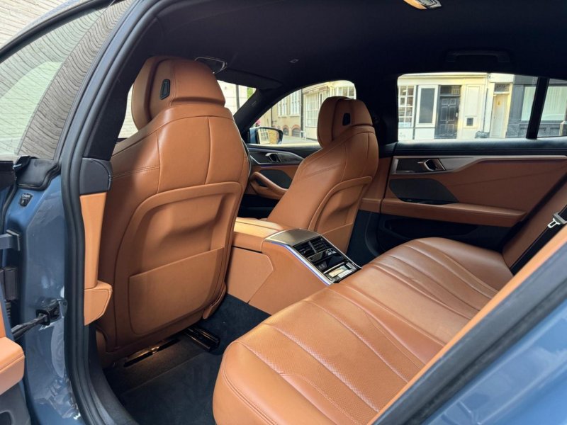 BMW 8 SERIES
