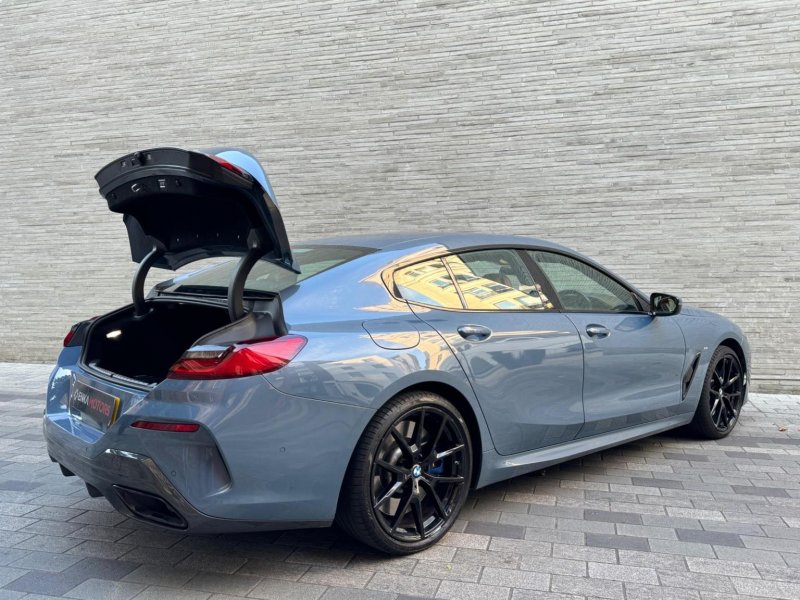 BMW 8 SERIES