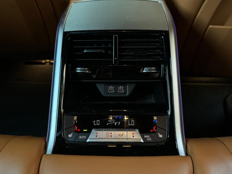 BMW 8 SERIES
