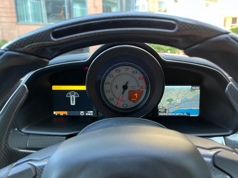 FERRARI 458
