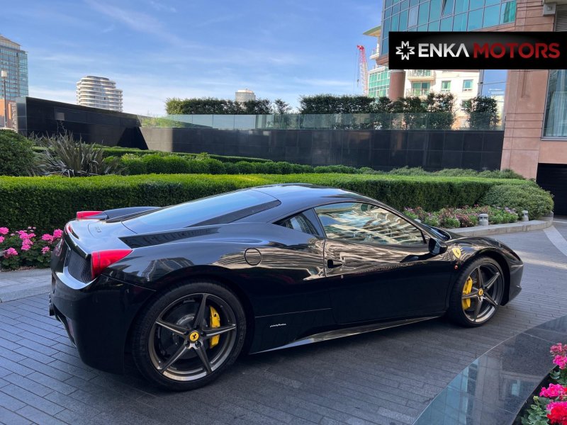 FERRARI 458