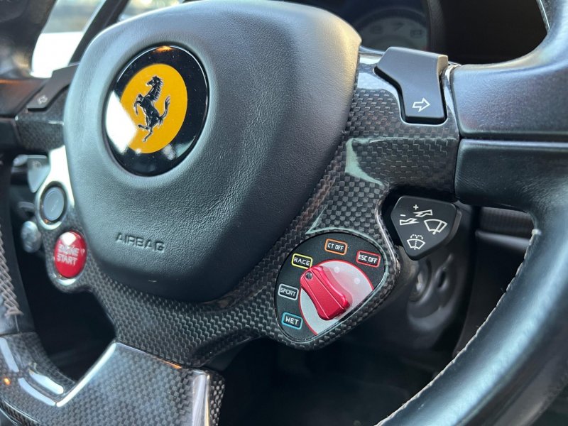 FERRARI 458