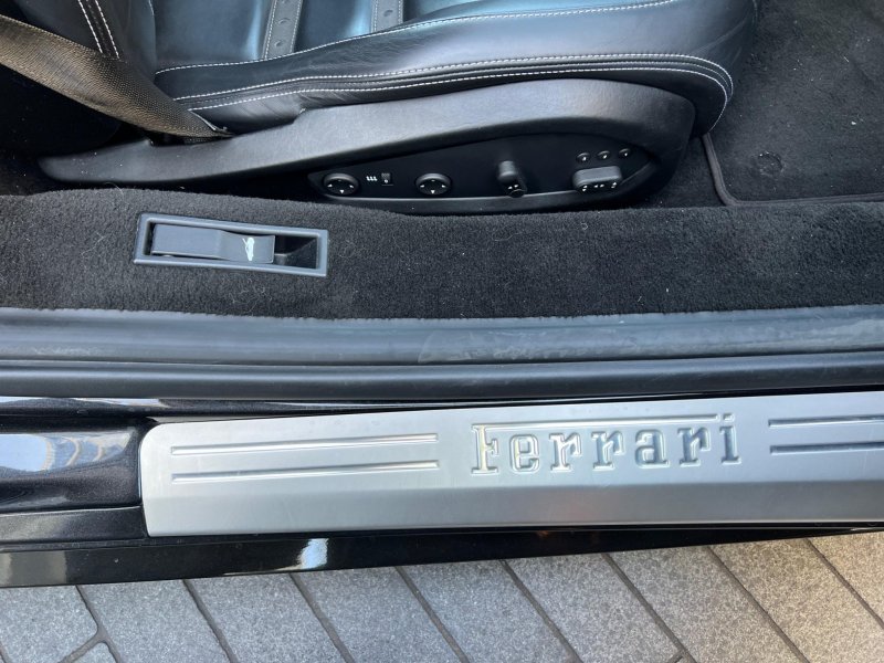 FERRARI 458