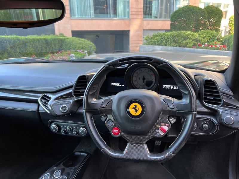 FERRARI 458