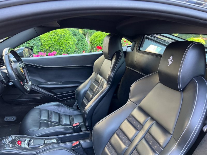 FERRARI 458