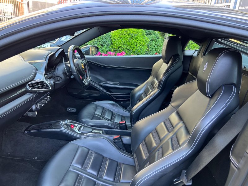 FERRARI 458