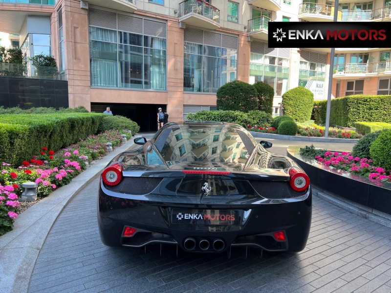 FERRARI 458