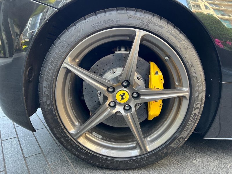 FERRARI 458