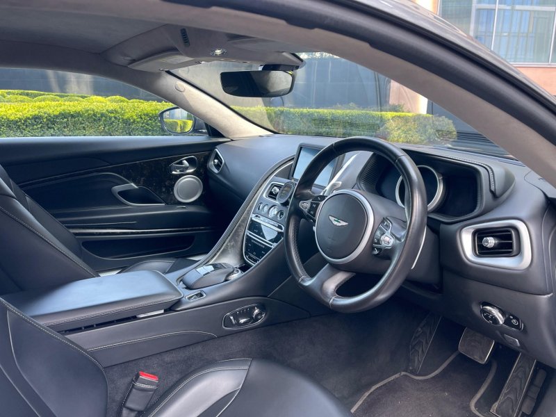 ASTON MARTIN DB11