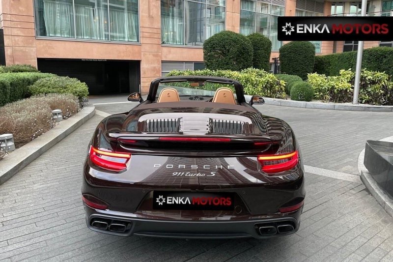 PORSCHE 911