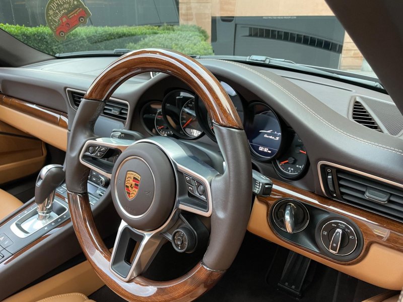 PORSCHE 911