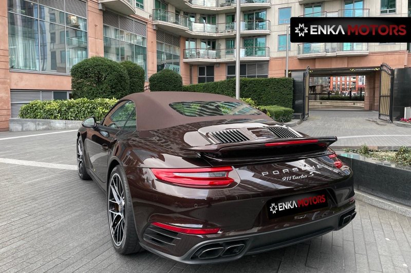 PORSCHE 911