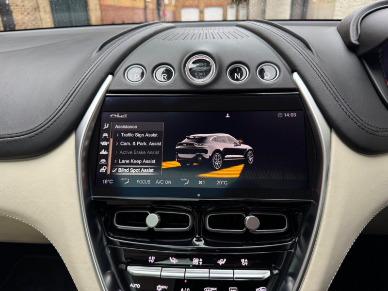 ASTON MARTIN DBX