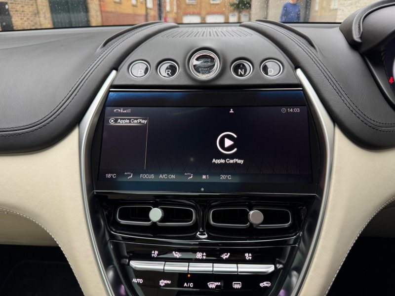 ASTON MARTIN DBX