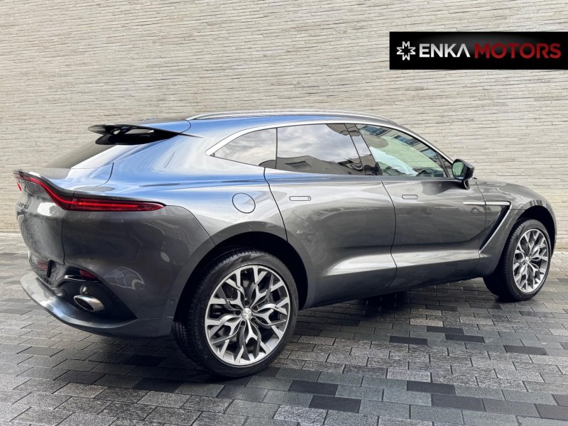 ASTON MARTIN DBX