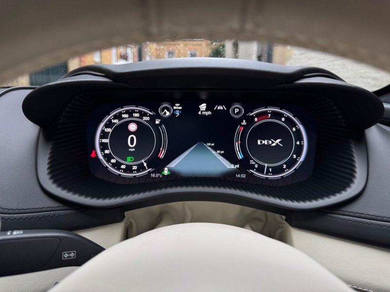 ASTON MARTIN DBX