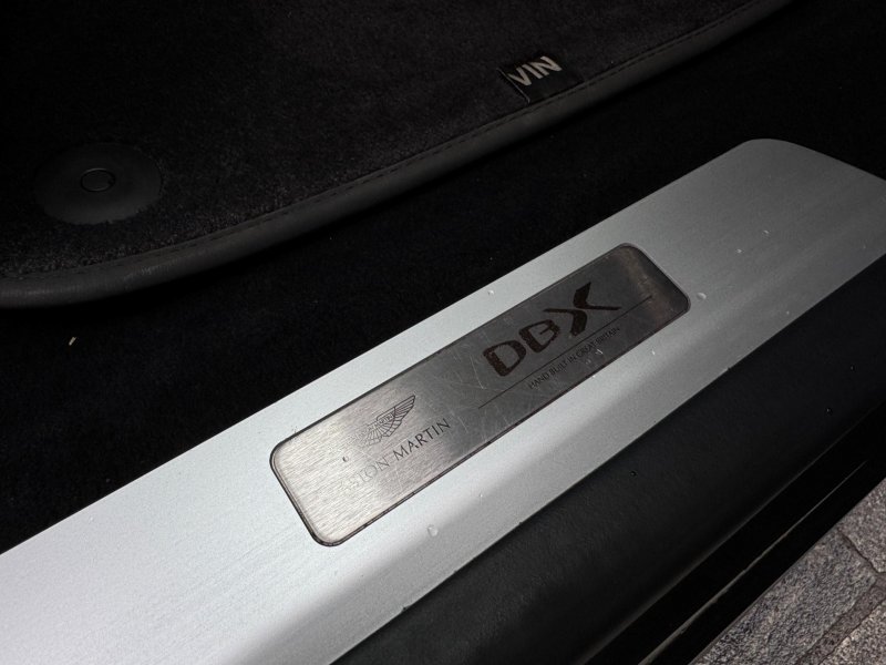 ASTON MARTIN DBX