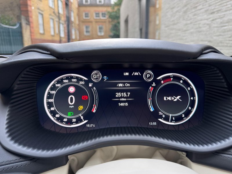 ASTON MARTIN DBX