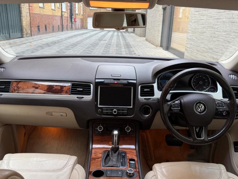 VOLKSWAGEN TOUAREG