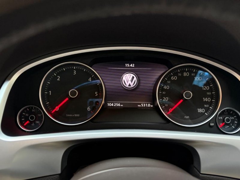 VOLKSWAGEN TOUAREG