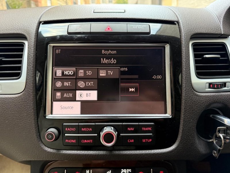 VOLKSWAGEN TOUAREG