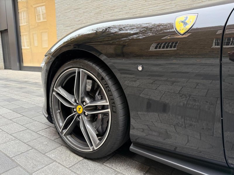 FERRARI ROMA