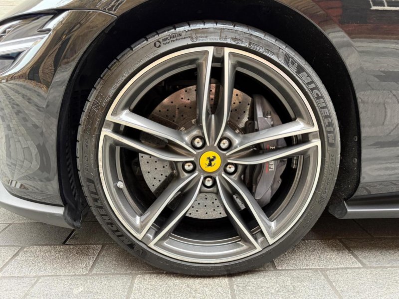 FERRARI ROMA