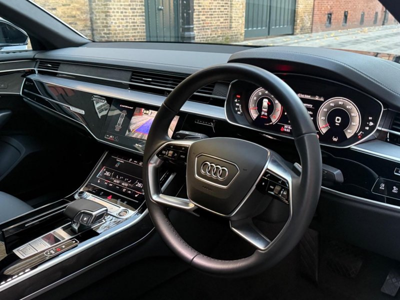AUDI A8