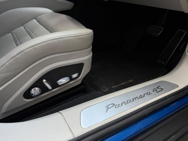 PORSCHE PANAMERA