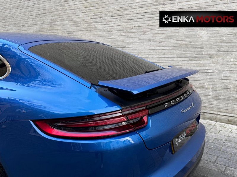 PORSCHE PANAMERA