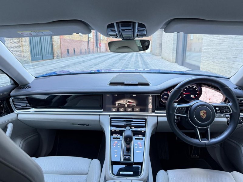 PORSCHE PANAMERA