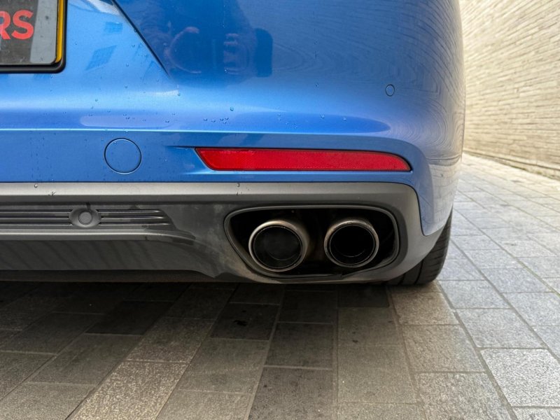 PORSCHE PANAMERA