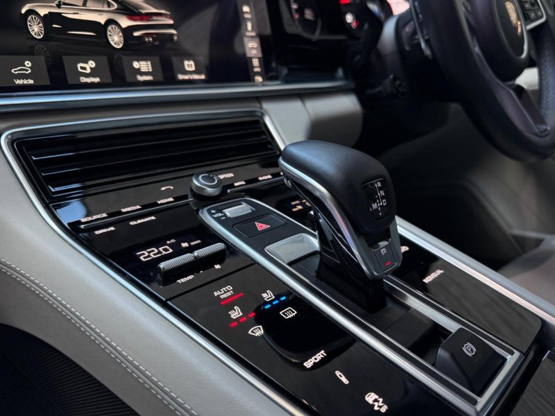 PORSCHE PANAMERA
