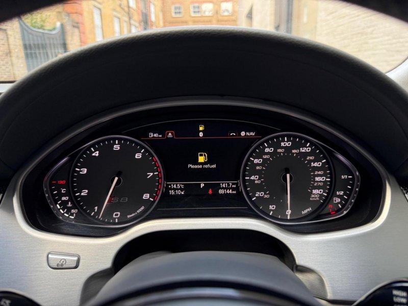 AUDI S8