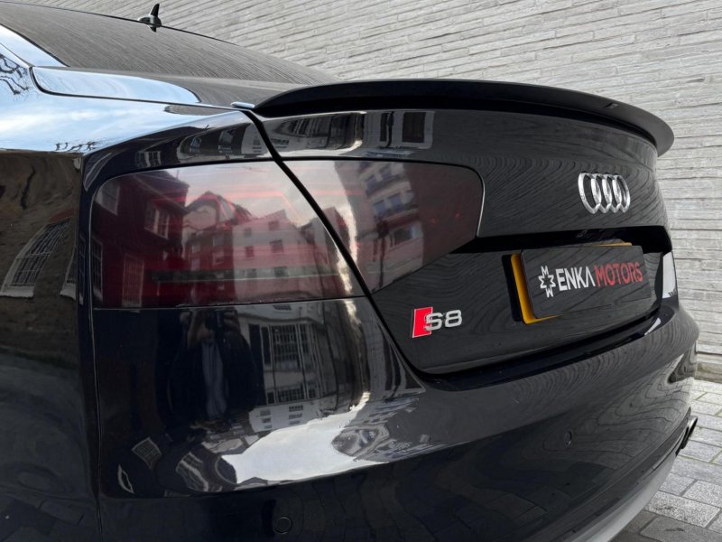 AUDI S8