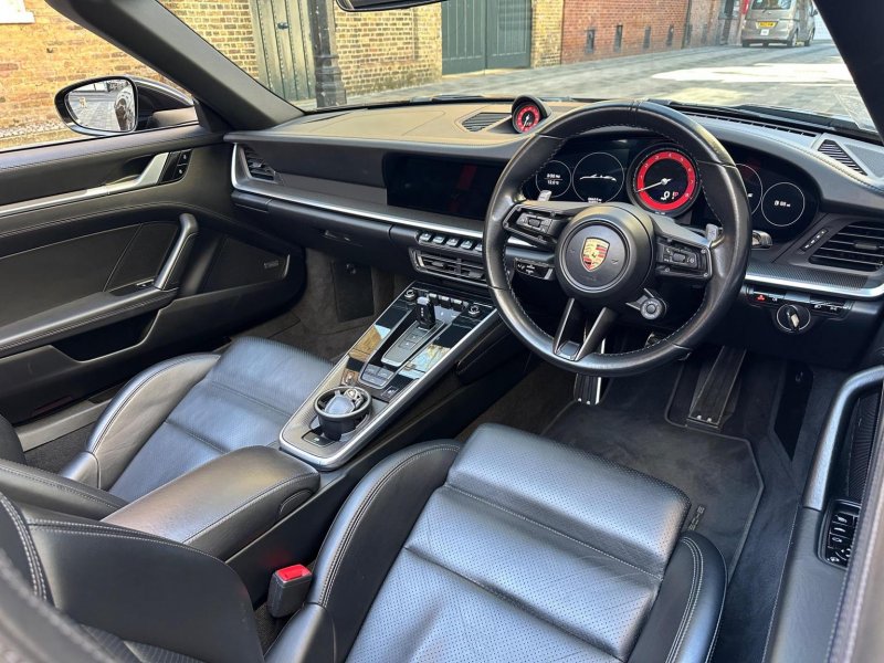 PORSCHE 911