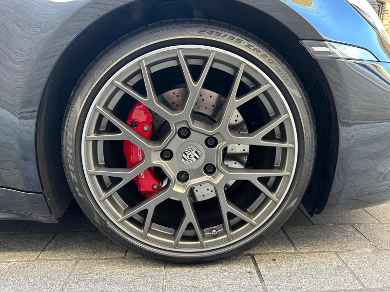 PORSCHE 911