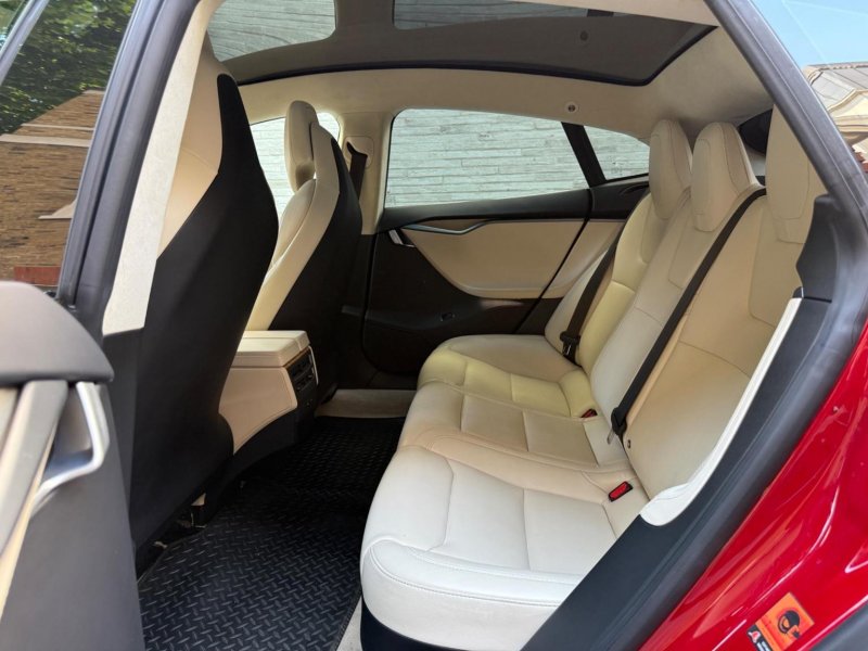 TESLA MODEL S